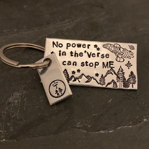 Llavero inspirado en Firefly con la frase "Ningún poder en el universo puede detenerme" estampada a mano, con opción de elegir el dije.