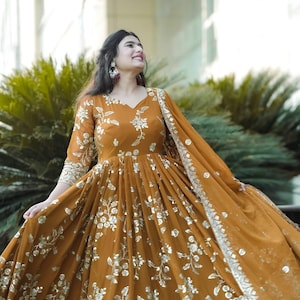 Embroidered Chinon Silk Salwar Kameez: Pakistani Wedding Suit