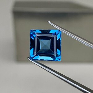 5.05 Carat Swiss Blue Topaz Gemstone: Square Faceted Loose Gem (8.74x8.77 mm)