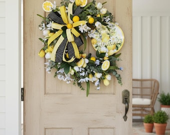 Corona de limones con cartel de bienvenida, decoración rústica para la puerta principal en primavera y verano, lazo de cítricos artificiales con tulipanes amarillos.