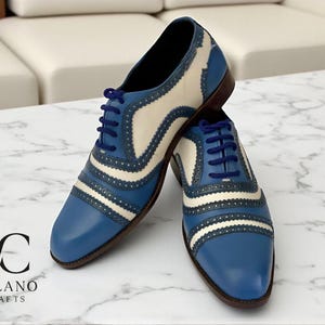 Handgefertigte Vollrindleder Brogues: Blaue & Weisse Lederschuhe