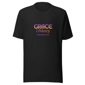 Gnade und Barmherzigkeit christliches T-Shirt - Epheser 2: 4-5 Schrift-T-Shirt