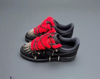 Nike Air Force 1 con clavos