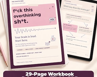 Pode incluir: Um caderno de exercícios digital de 29 páginas, imprimível e preenchível, intitulado The Chaotic Miss, com uma capa rosa e roxo escuro com o texto f*ck this overthinking sh*t. Um tablet exibe uma página com um fluxograma.