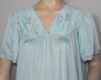 1970's Pale Mint Green Nightgown with Lace -  Floral Embroidery by Shadowline Medium