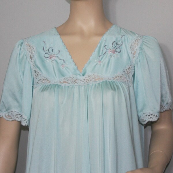 1970's Pale Mint Green Nightgown with Lace -  Floral Embroidery by Shadowline Medium