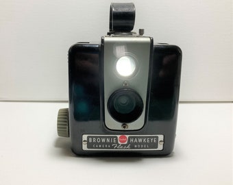 Kodak Brownie Hawkeye Camera Flash Model 620 Film Black Molded Bakelite Body Vintage Photography Photo Prop- 1950's Camera