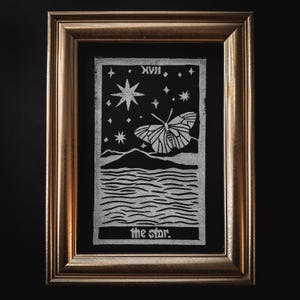 Impresión de la carta del Tarot de la Estrella - Obra de arte original - Impresión en bloque de linograbado de 5 x 7 - Impresión en blanco y negro - Tallada a mano