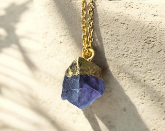 Collar de fluorita en bruto: colgante de gema chapado en oro