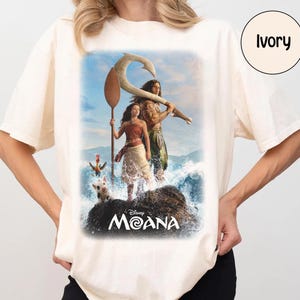 Disney Moana Live Action Comfort Colors Shirt, Moana Maui Hei Hei Pua Shirt, Disneyland Trip Shirt, Moana Fans Gift, Disney Princess Tee Bild 1