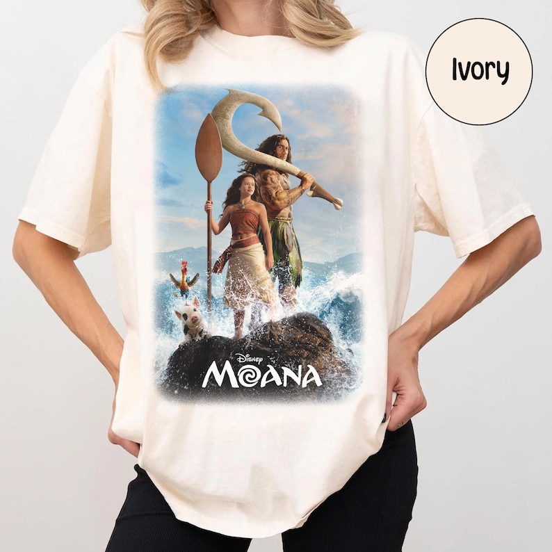 Disney Moana Live Action Comfort Colors Shirt, Moana Maui Hei Hei Pua Shirt, Disneyland Trip Shirt, Moana Fans Gift, Disney Princess Tee Bild 1