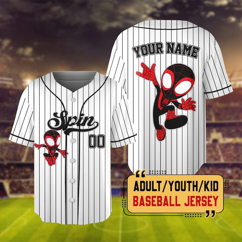 Puede incluir: Camiseta de b&eacute;isbol blanca con finas rayas negras, con un dibujo animado de Spider-Man. La camiseta tiene el texto "Spin" y el n&uacute;mero "00" en la parte delantera. La parte trasera tiene el texto "YOUR NAME". Disponible en tallas de adulto, juvenil y ni&ntilde;o.