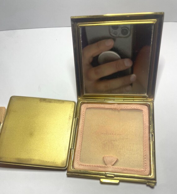 Square KIGU powder compact - image 4