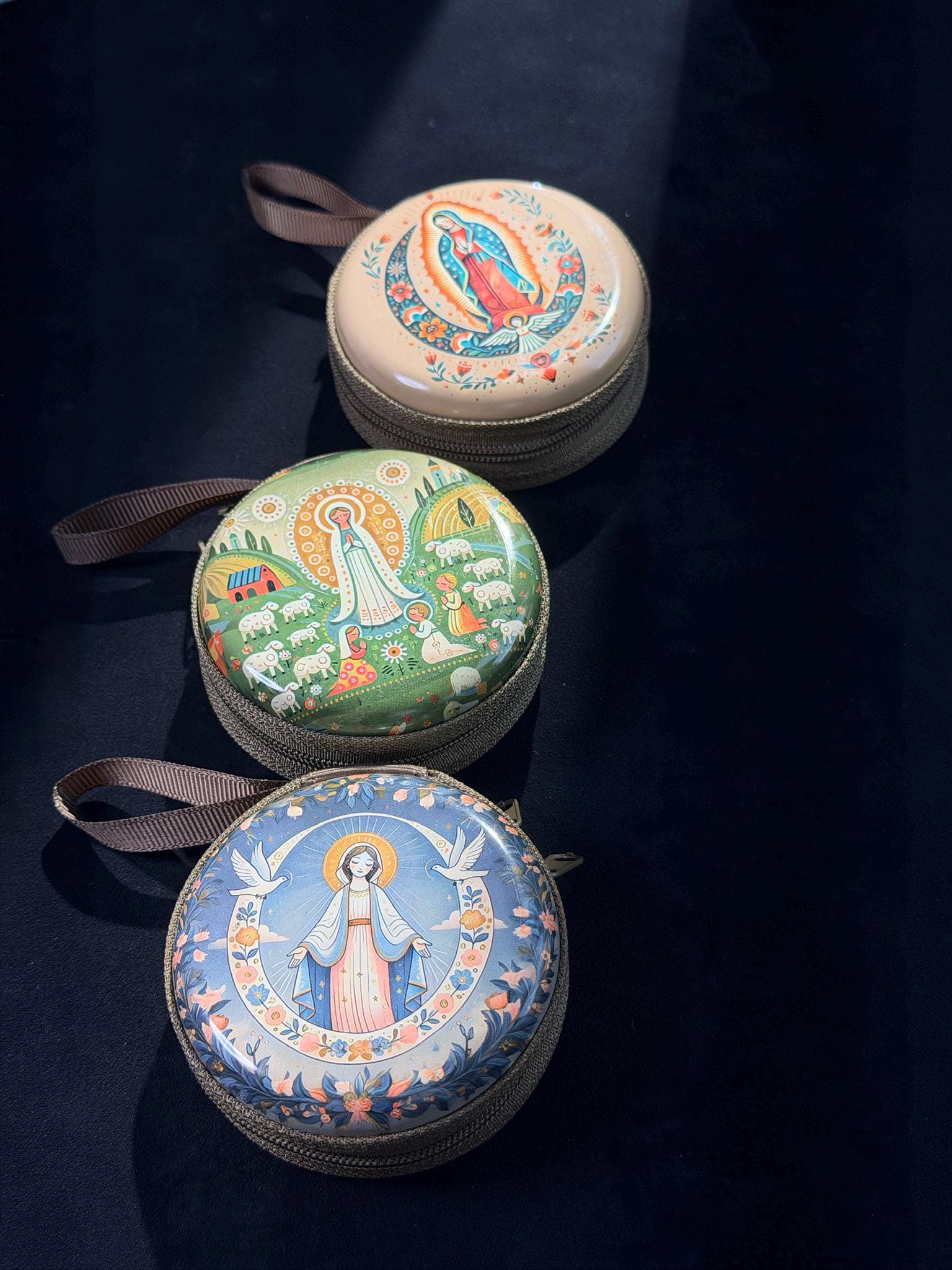 Mary Biddende Rosaire Support - Présentoir pour Collier | Support de chapelet catholique en résine pour Salon Étude Table de Chevet Armoire Bibliothèque Bureau Mariage