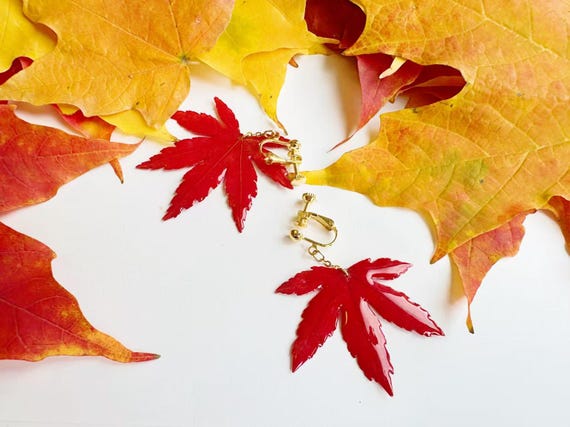 Real Maple Leaf Earrings, Genuine Leaf Preserved in Resin, Gold-Plated Tassel Chain Earrings, Autumn Christmas Gift from Canada