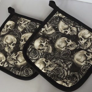 Skull and Roses Potholders, Set of 2  Gothic Retro Fun