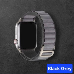 Puede incluir: Un reloj inteligente plateado con pantalla negra y correa magnética gris. La correa es de tela acanalada y tiene un cierre metálico. El texto "Black Grey" está en un recuadro azul en la esquina inferior derecha.