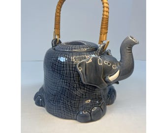 Tetera/cafetera vintage de 1979 con diseño de elefante de Barbi Jo Stim, marca Vandor Imports. Artículo de colección.