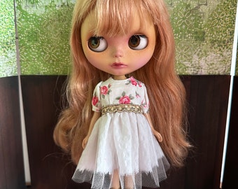 Blythe It’s my Party Dress - White with Pink flowers