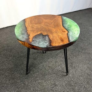 Green epoxy table top, Round resin end table, dining table, Round Epoxy Resin Table, Coffee Table Bar & Cafe table, Personalized room decor