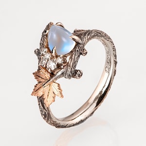 Birnen-Mondstein und Diamanten Ring, entworfen als schwarzer Zweig und Ahornblatt