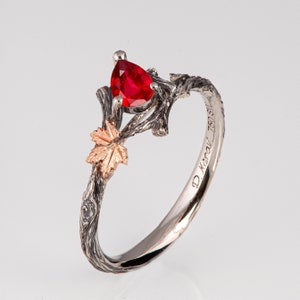 Pear Cut Rot Rubin Zweig und Blätter Verlobungsring
