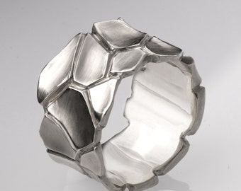 Uitgedroogde aarde, platina ring, platina band, platina trouwring, platina trouwring