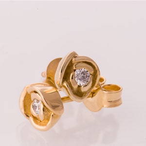 Flower Earrings, Rose Diamond Earrings, Gold Diamond Earrings, Diamond Earrings, Post Earrings, Solid Gold Earrings, Vintage, antique
