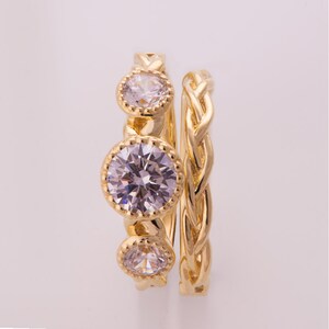 Conjunto nupcial trenzado, anillo de compromiso moissanita único, conjunto moissanita, conjunto celta, anillo de tres piedras, anillo de compromiso moissanita, conjunto de bodas imagen 3