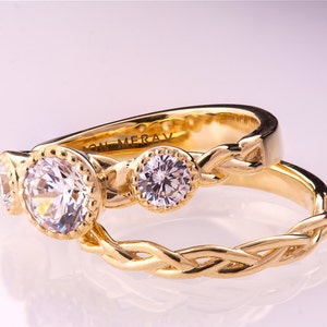 Conjunto nupcial trenzado, anillo de compromiso moissanita único, conjunto moissanita, conjunto celta, anillo de tres piedras, anillo de compromiso moissanita, conjunto de bodas imagen 1