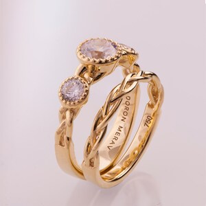 Conjunto nupcial trenzado, anillo de compromiso moissanita único, conjunto moissanita, conjunto celta, anillo de tres piedras, anillo de compromiso moissanita, conjunto de bodas imagen 2