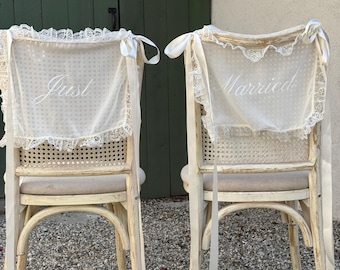Letreros para silla de gasa color marfil con borde de encaje para recién casados / Letreros para silla con forma de corazón