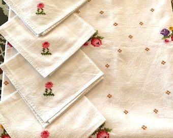 VINTAGE WHITE Cross-Stitched SQUARE Tablecloth and Four Napkins