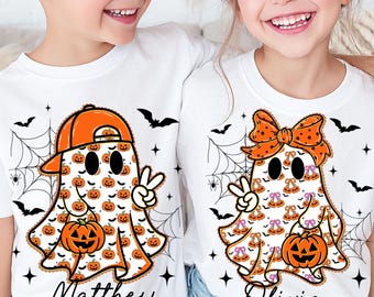 Fantasma de Halloween personalizado PNG, Temporada espeluznante PNG, Halloween para niño y niña PNG, Gorra de béisbol, Lazo, Dibujado a mano, Cerezas de calabaza
