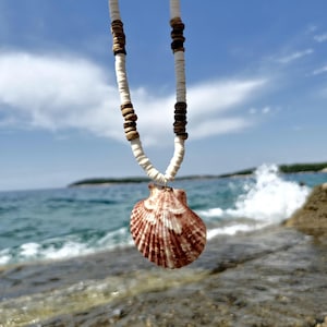 Collar de conchas marinas naturales, joyería de playa hecha a mano, collar de cuentas costeras, regalo inspirado en el océano