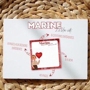 Op de afbeelding: Een witte notitieblok met het woord "MARINE" in het rood, met een kleine notitieblok met een meisje dat een hartvormige ballon vasthoudt. De notitieblok bevat de tekst "9 PAGES AUX DESIGNS DIFFÉRENTS", "9 CITATIONS DIFFÉRENTES" en "40 PAGES". De notitieblok meet 9 x 9 cm.