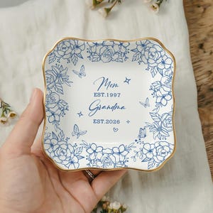 New Grandma Jewelry Dish, Personalized Grandma Ring Dish, Custom Est Year Gift, Pregnancy Reveal for Grandma