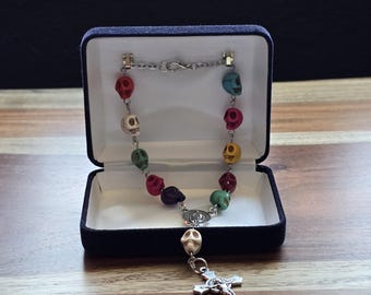 Chapelet automatique Memento Mori multicolore, perles tête de mort en hématite, Notre-Dame de Guadalupe/Miséricorde divine