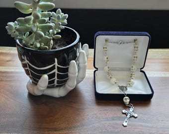 Chapelet automatique blanc Memento Mori, perles tête de mort en hématite, Notre-Dame de Guadalupe/Miséricorde divine