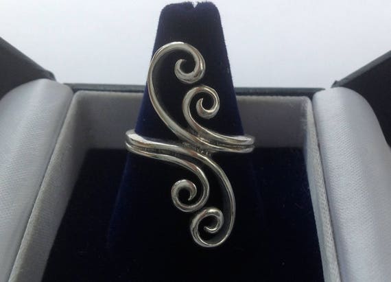 Retro solid sterling silver Ring wire scrolled sw… - image 1