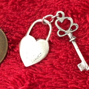 Vintage sterling silver filigree heart skeleton key and heart lock double bracelet charm