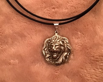 Retro vintage 1980’s Heavy Sterling silver scenic fierce lion king pendant necklace sharp detail 20" excellent gift for men