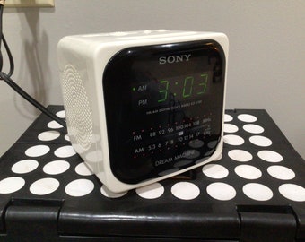 Vintage Retro Cool Sony Dream Machine White Cube AM/FM Alarm Clock Radio ICF-C120 Works Great