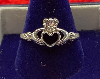 Retro Sterling silver open heart Claddaugh size 10