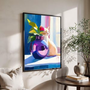 Quadro su tela con gatto accogliente e vaso vivace, arte murale colorata con natura morta, moderna decorazione per la casa, dipinto di una scena tranquilla illuminata dal sole