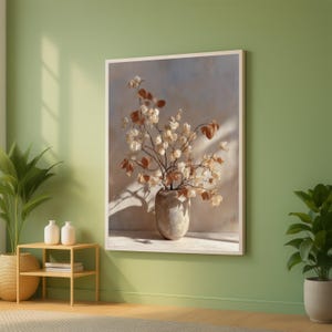 Decorazione murale su tela con composizione floreale rustica essiccata, vaso con natura morta dai toni neutri, arredamento minimalista, stampa botanica terrosa, texture opaca