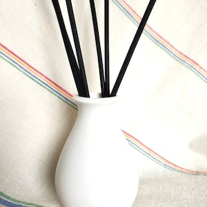White Teardrop Porcelain Diffuser Kit, Black Reeds, Fragrance Mix