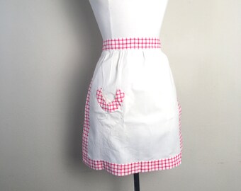 vintage 1950s apron with pocket, 50s cotton red checkered half apron, cottage core fashion, homesteading lifestyle