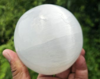 Selenietkristallen bol (1150 g): natuurlijke witte genezende steen met standaard