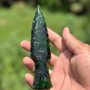 Dark Green Obsidian Arrowhead – Hand-Knapped Tribal Spearhead | Crystal Blade for Décor, Healing, and Gifting